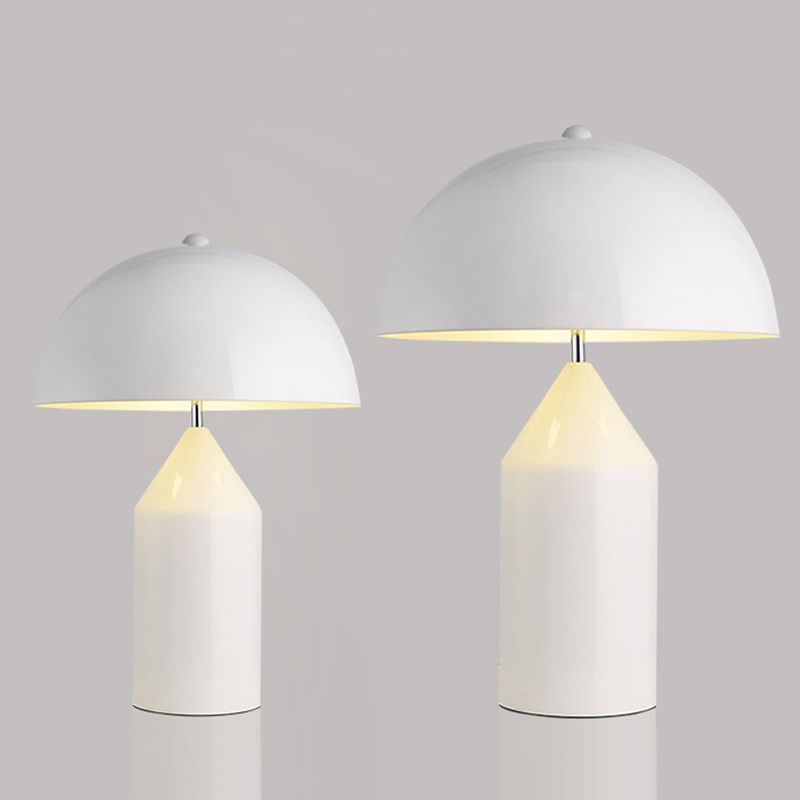 Nächte und Lampe für das Schlafzimmer mit Metallpilz-Look-Tisch-Leuchtfestigkeit und Lampe