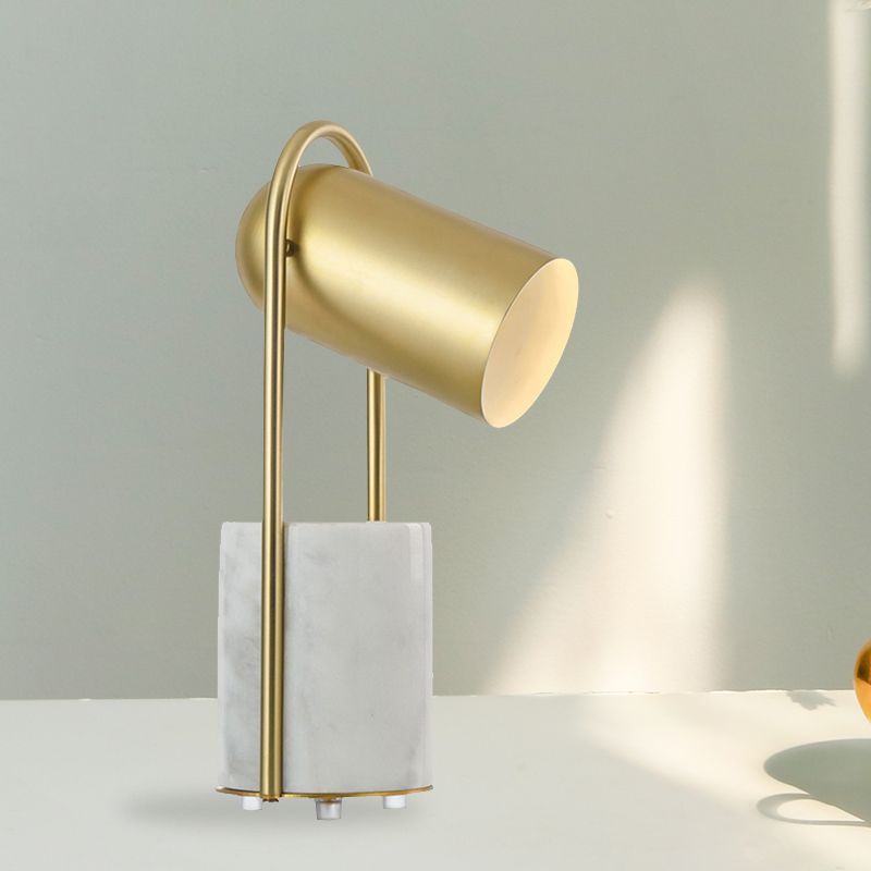 Lampe de table de nuance de cloche dorée style contemporain 1 ampoule de table métallique légère avec base en marbre