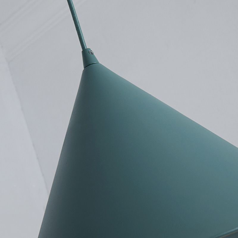 Forme de cône en métal Lumières suspendues modernes 1 Light Hanging Mount Fixture pour le restaurant