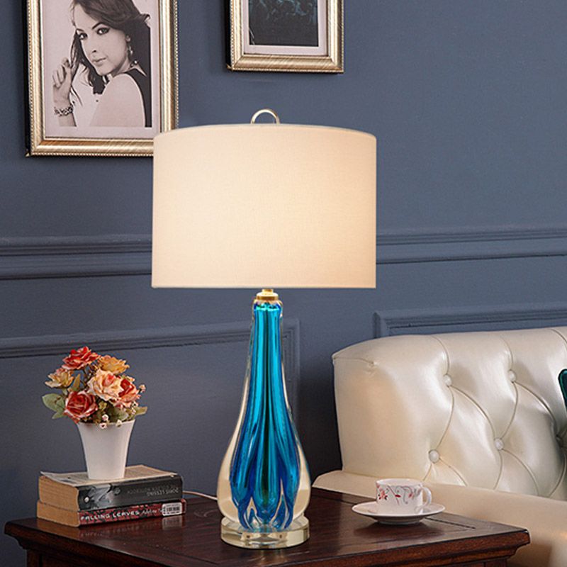 Lampe de table en tissu blanc, cylindre, veilleuse traditionnelle à 1 lumière avec base de vase bleu/or
