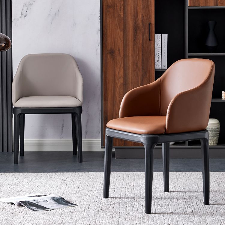 Kunstleder zeitgenössischer Esszimmerstuhl Metallic Finish Solid Back Speisestuhl