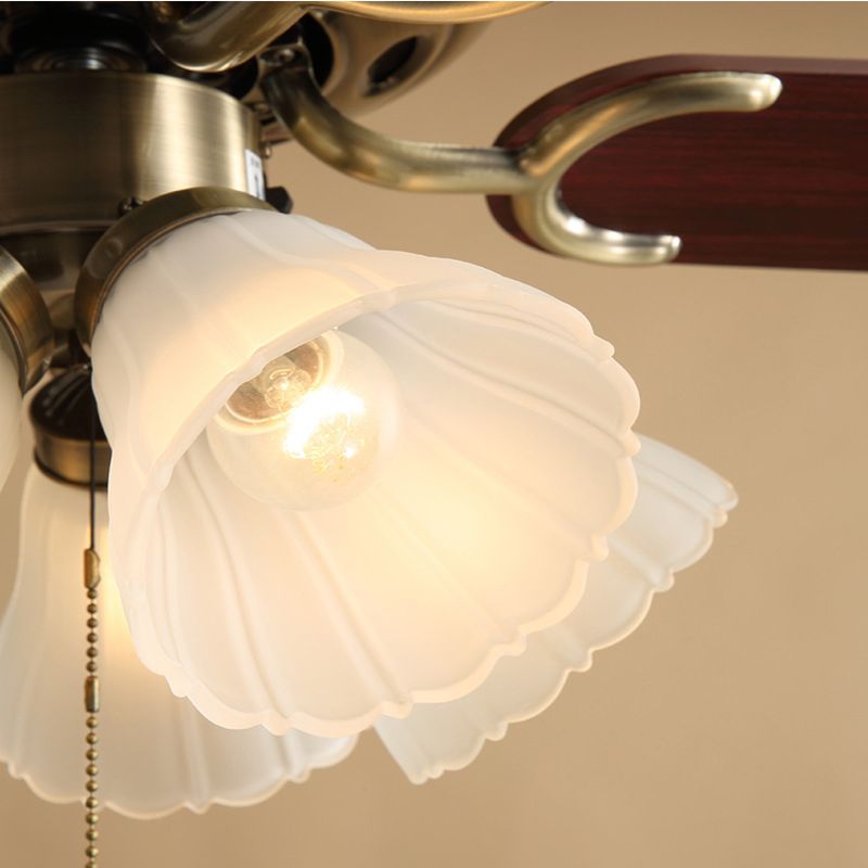 42 "W Flower Dining Room Semi Flush Mount Traditional Cream Glass Messing 5-Bes Hanging Fan Light Fecture