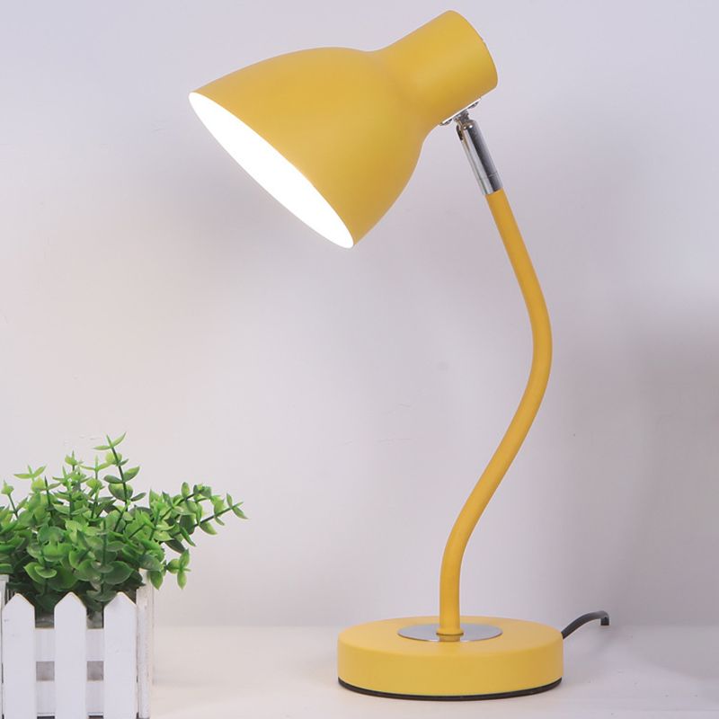 Lámpara de mesa de tono de domo de estilo macarrón nórdico Diseño de brazo ajustable de metal Luz de noche de 1 luces