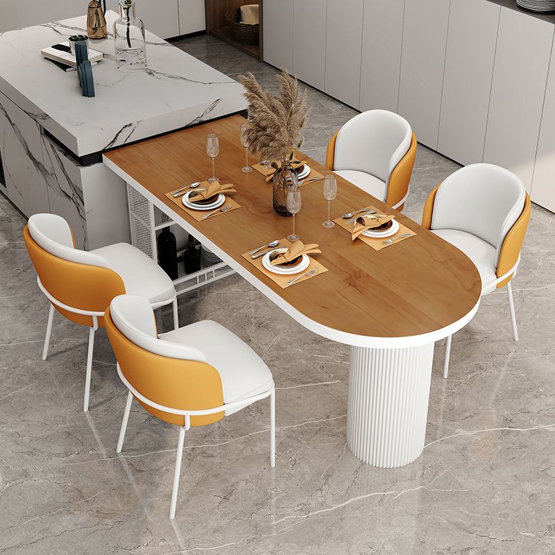 Metalen eigentijdse eettafel met vrij gevormd grenen massief houten blad