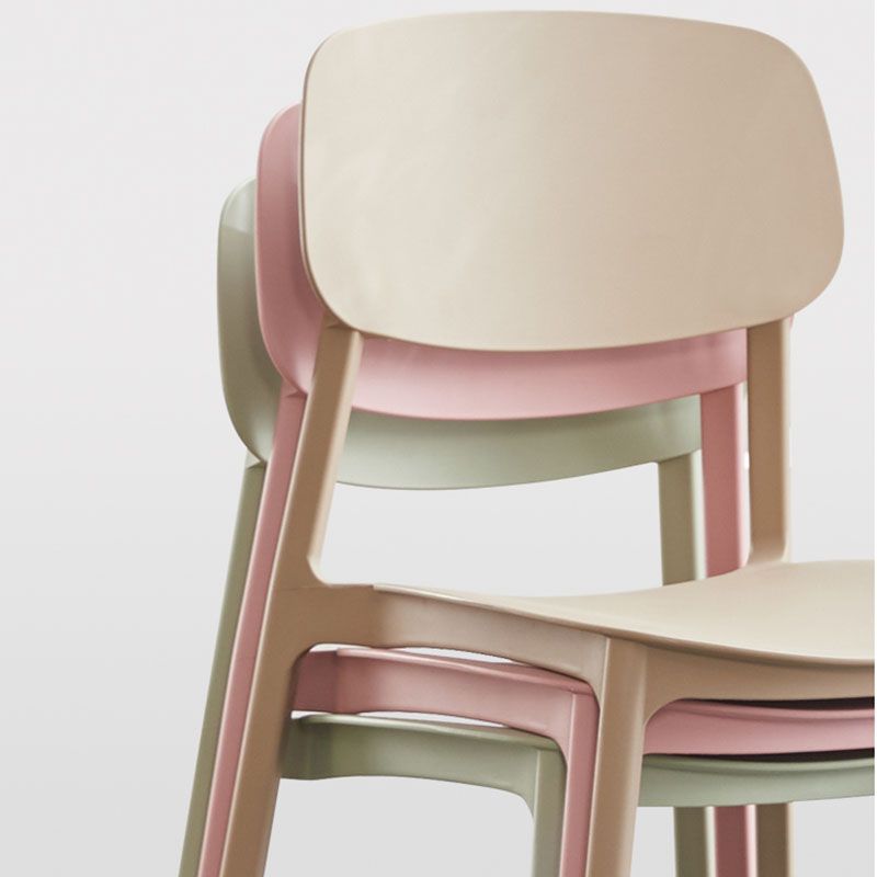 Silla lateral casera de plástico moderna con respaldo abierto y acabado mate