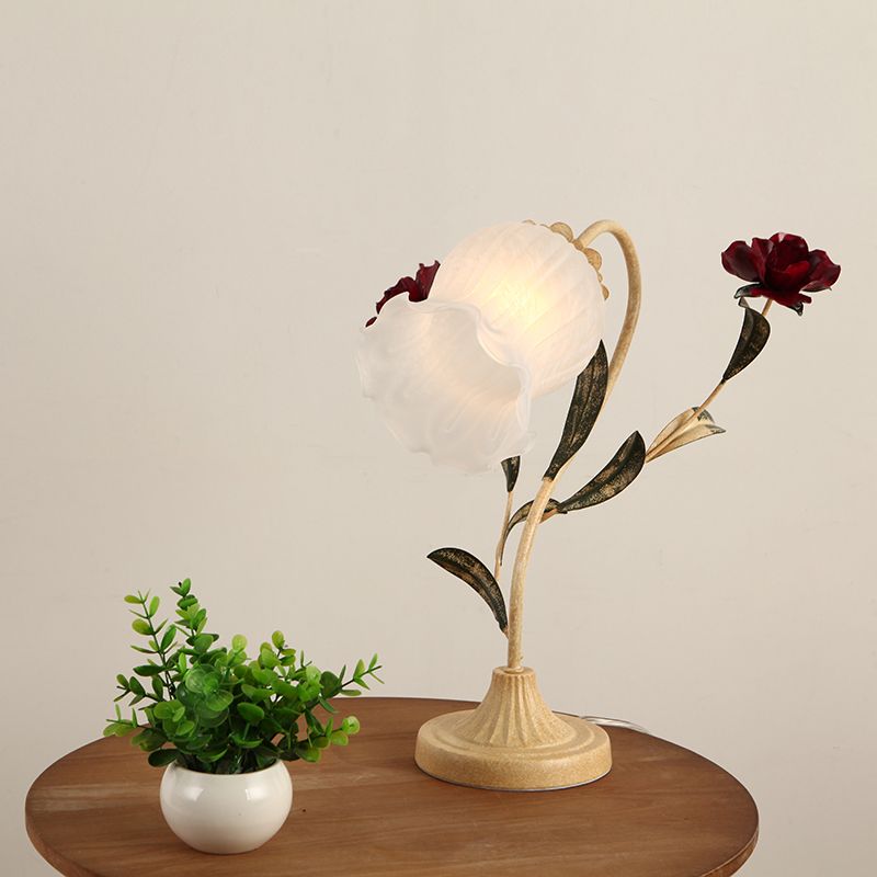 Table à 1 bulbe clair jardin coréen lampe de nuit de salle à manger avec une nuance en verre givrée à l'opale florale en rouge / rose