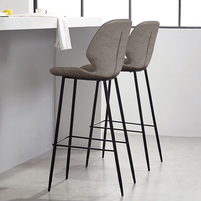 Barhocker im Industriestil, Eisenbeine, Eimersitz aus Leder für die Küchenbar