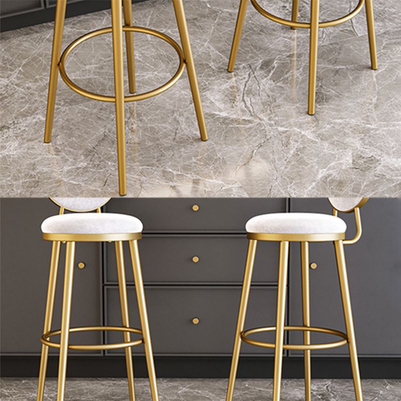 Taburete de bar sin brazos con respaldo Glam, taburete de bar de hierro para cafetería con cojín de terciopelo y pedal