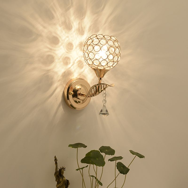 Lampe murale murale globe moderne à 1 lumière luminaire de montage mural avec une teinte en cristal transparent