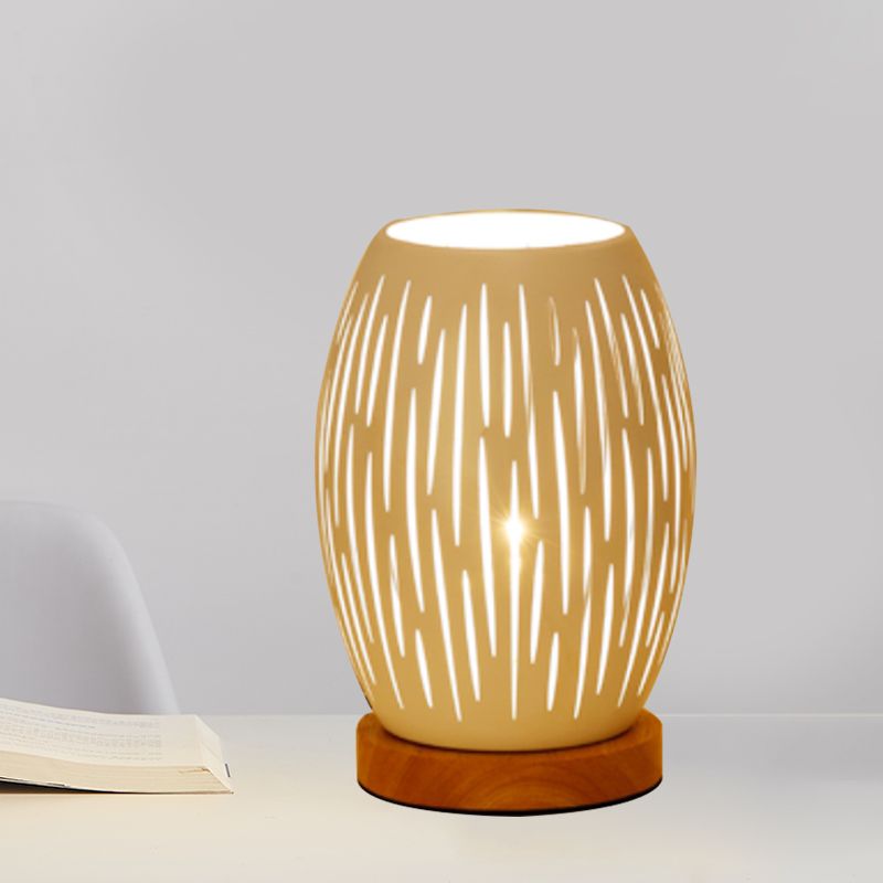 Lampada da comodino modernista oblunga in metallo a 1 testa per camera da letto in bianco con design scavato