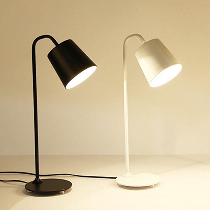 Libro di lettura da letto a 1-bulba Light Light Simplicity Night Table Lampada con tonalità in metallo affusolato