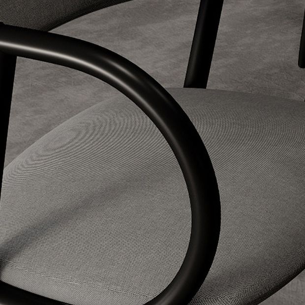 Silla de comedor de cuero industrial con respaldo abierto y patas de metal