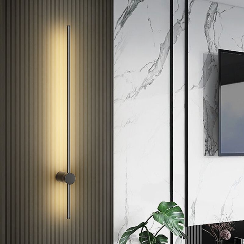 Éclairage mural de forme linéaire en métal
