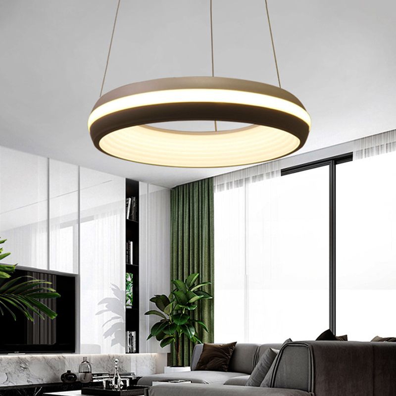 Donut Metal Metal Modernista LED White/Grey Hanging Lighture en tercera marcha, 19 "/25" de ancho