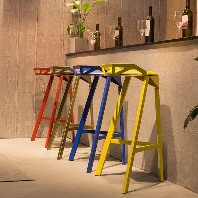 Modern Armless Backrest Counter Stool Iron Bar Stool with Cushion and Pedal for Bar