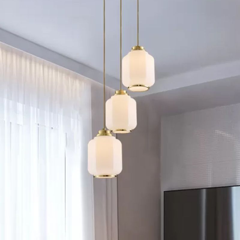 3-Licht-Multi-Decken-Licht traditionelle Lantern-Weißglasanhängerlampe in Messing mit runden Baldachin