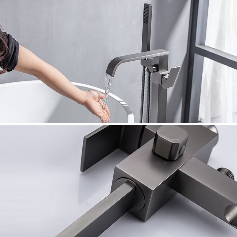 Floor Mounted Metal Freestanding Tub Filler Swivel Freestanding Faucet with Spray Gun