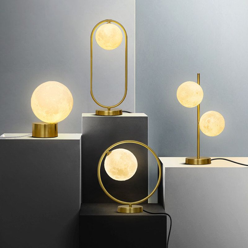 Luce da tavolo notturno ellittico oro Minimalista 1 comodino metallico con tonalità in vetro di latte luna finta