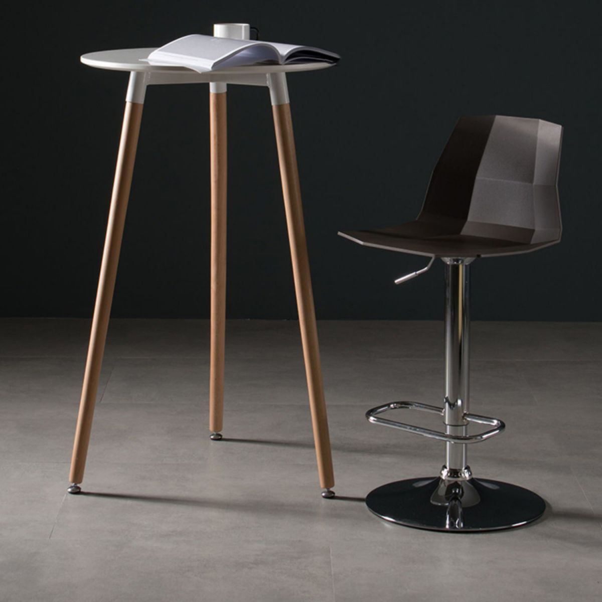 Modern Plastic Counter & Bar Stool Indoor Adjustable Height Footrest Stool