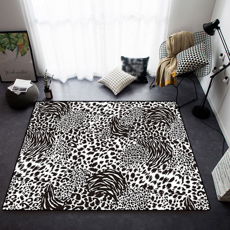 Black Modern Carpet Tiger Pattern Polyester Area Rug Stain Resistant Rug for Home Decor