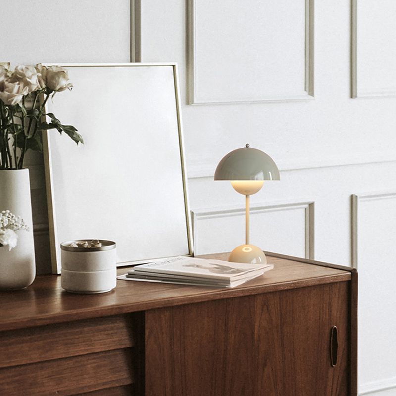 Nordic Style Metal Table Lamp Colorful Bud Shape Desk Lamp for Bedroom