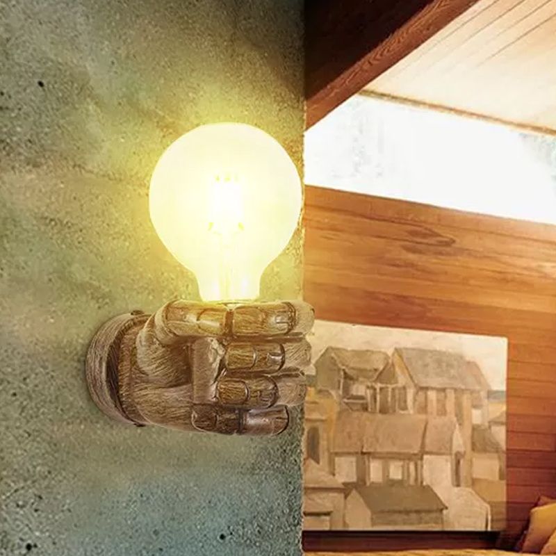 Lumière en bois gauche / saut de poing droit