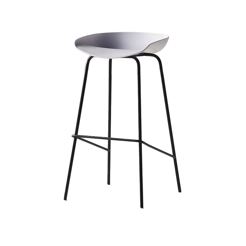 Scandinavian Metal Black Counter Stools Bucket Seat Bar Stools with Footrest