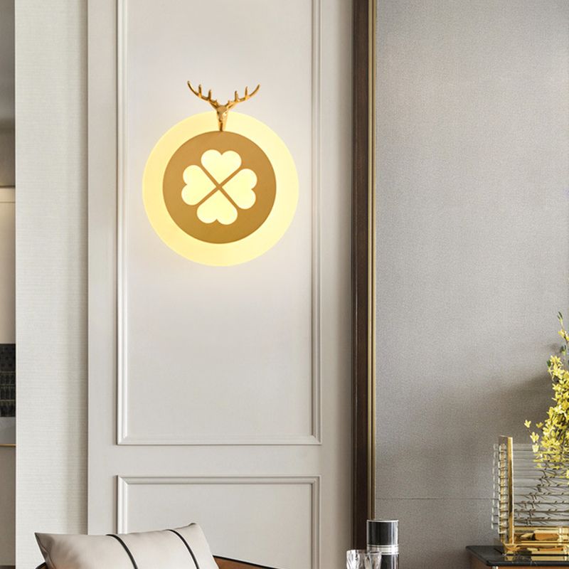 Metal Circle Sconce Light Tradition Sogro del soggiorno Funzione illuminazione a parete LED in ottone/nero con fortunato trifoglio