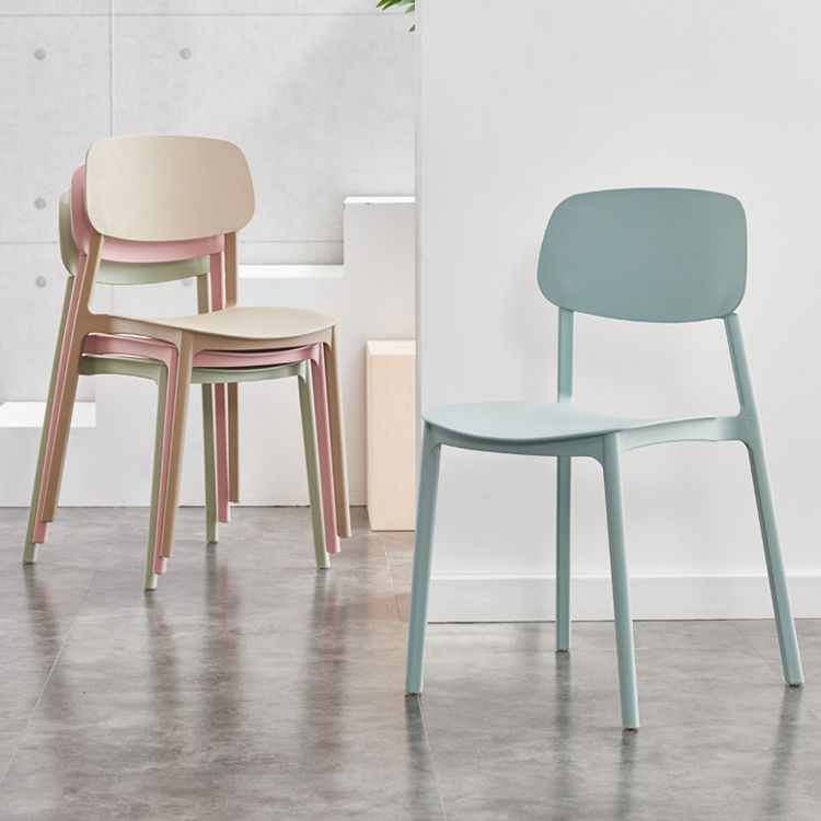 Sillas de comedor sin brazos con respaldo abierto Silla auxiliar de comedor apilable de plástico (juego de 4)