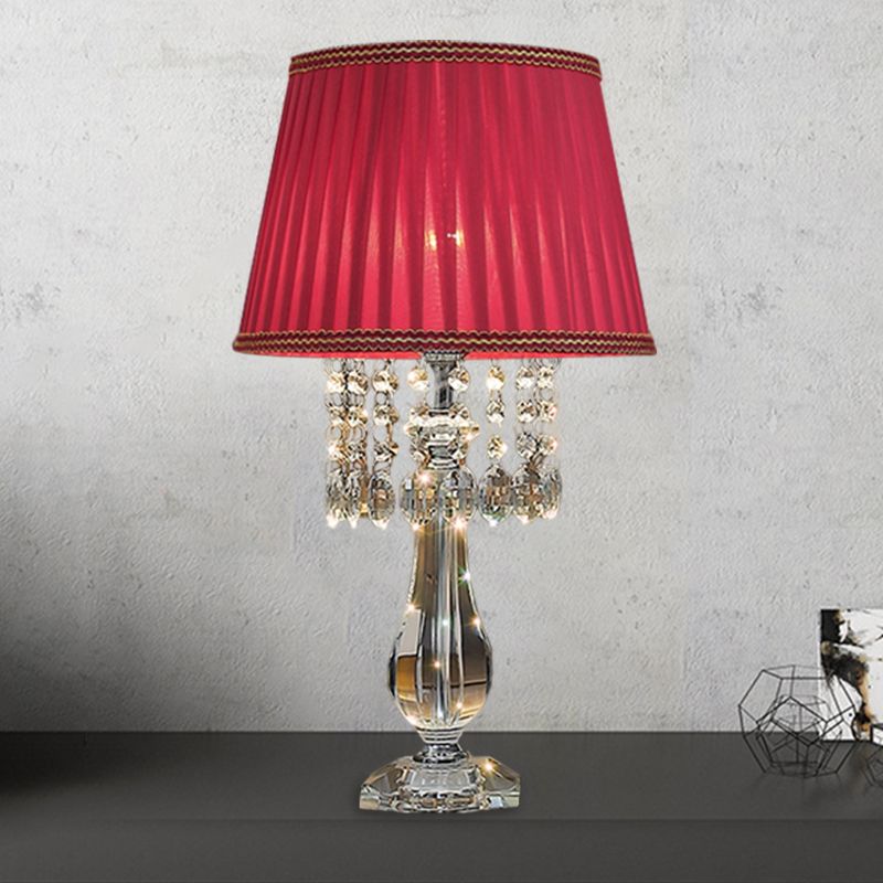 Beige/bordeaux/hemelblauw 1 lamp nachtkastje lamp traditionele heldere kristallen kralen bel/geplooide schaduw tafellicht voor slaapkamer