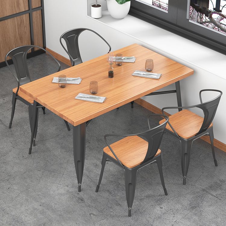 Mesa de comedor de madera sólida Mesa de comedor industrial de 4 patas con base de metal