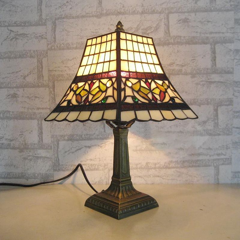 Tiffany Style Table Lamp 1-Light Desk Lamp with Glass Shade for Living Room
