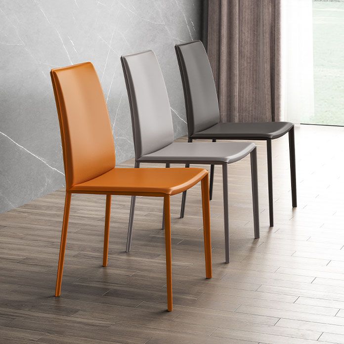 Silla de comedor curvada de cuero contemporánea Silla Parsons para Brasserie