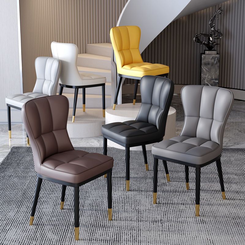 Silla lateral casera escandinava Silla de comedor tapizada de metal con respaldo sólido