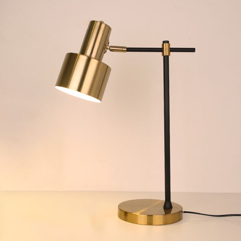 Lampada da tavolo a forma di campana in stile moderno Lampada da comodino a luce singola in metallo