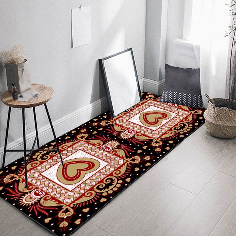 Unique Heart Pattern Rug Black and Green Moroccan Rug Polyester Pet Friendly Non-Slip Backing Washable Area Rug for Living Room