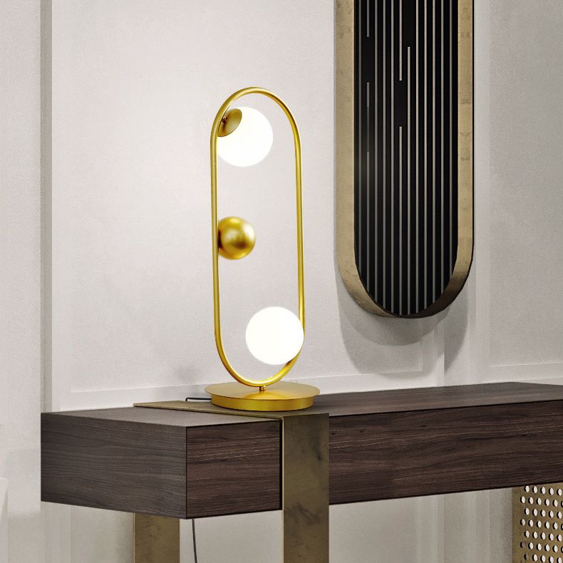 Lampada da tavolo decorativa per la casa in stile postmoderno in vetro opale con linee metalliche, lampada da comodino per camera da letto