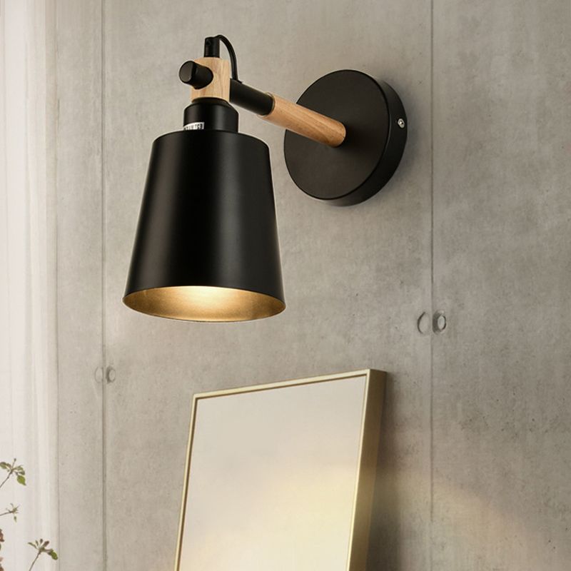 1 Light Cylindrical Wall Lightture Moderniste Moderniste Metal Metallic Sconce Ayémorrat avec joint en bois pour chambre à coucher