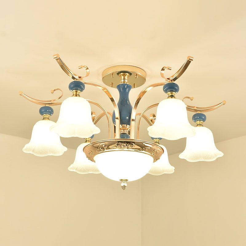 Goldene schalenartige Halbfluschenhalterung traditioneller Metallic 6-Bulb-Schlafzimmer Flush-Kraut mit opalweißem Glasschatten