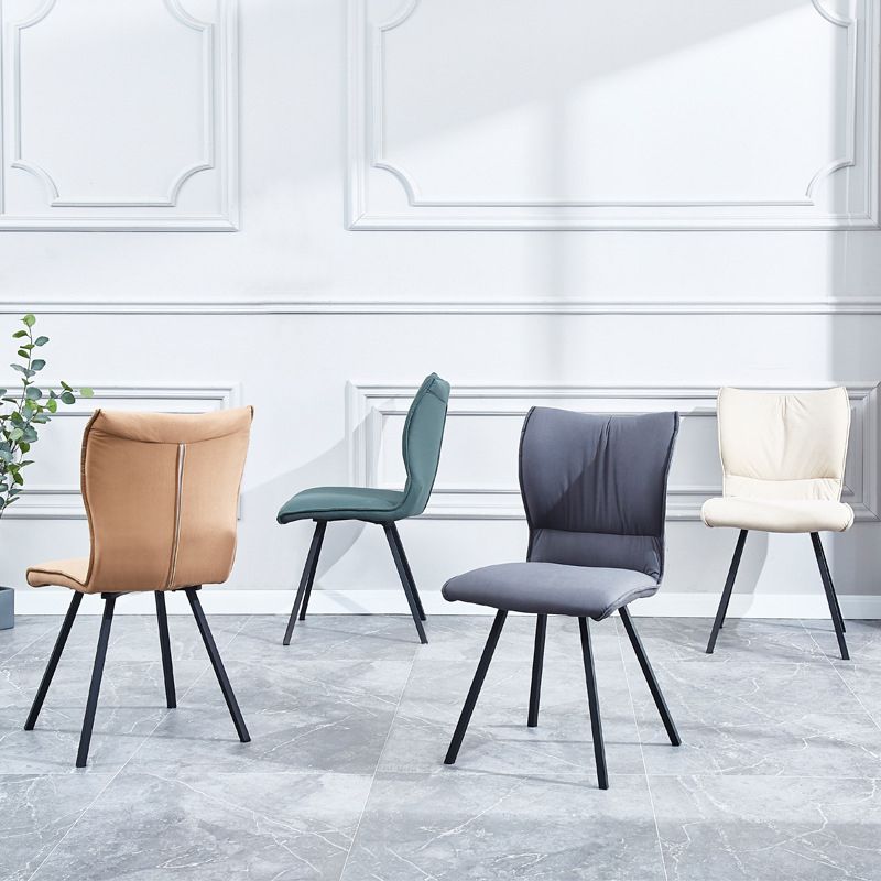 Chaise d'appoint rembourrée moderne, finition mate, chaise Parsons pour salle à manger