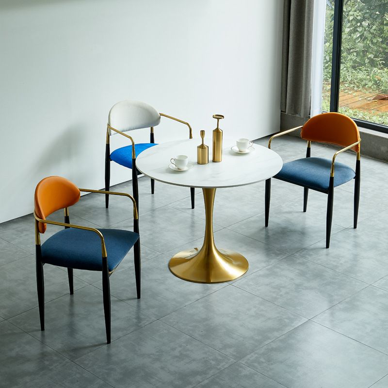 Silla de comedor tapizada contemporánea con respaldo abierto y acabado mate