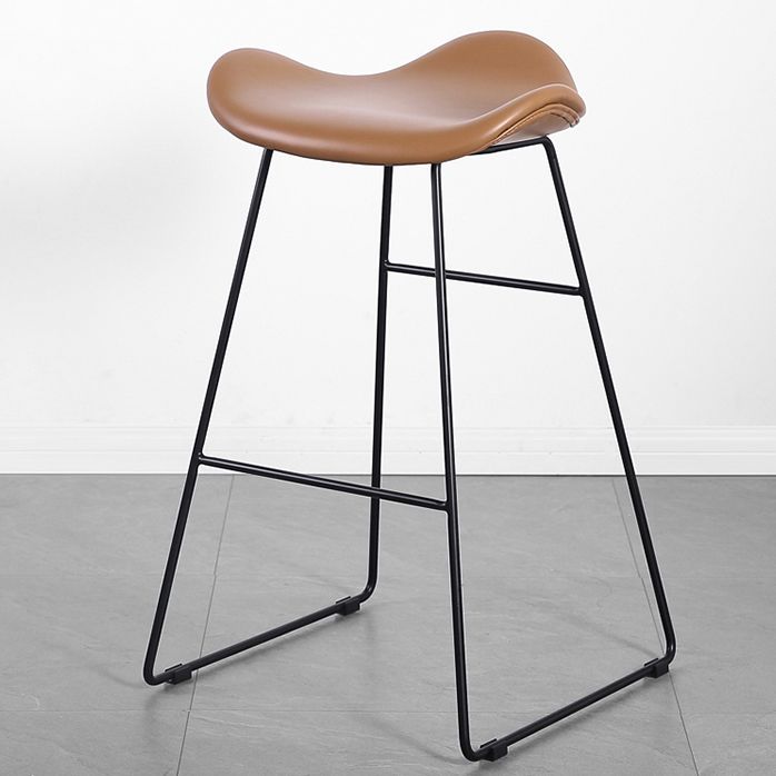 Barhocker aus Metall im Industriestil, Schalensitz, Schlittenbeine, Thekenhocker für die Küchenbar