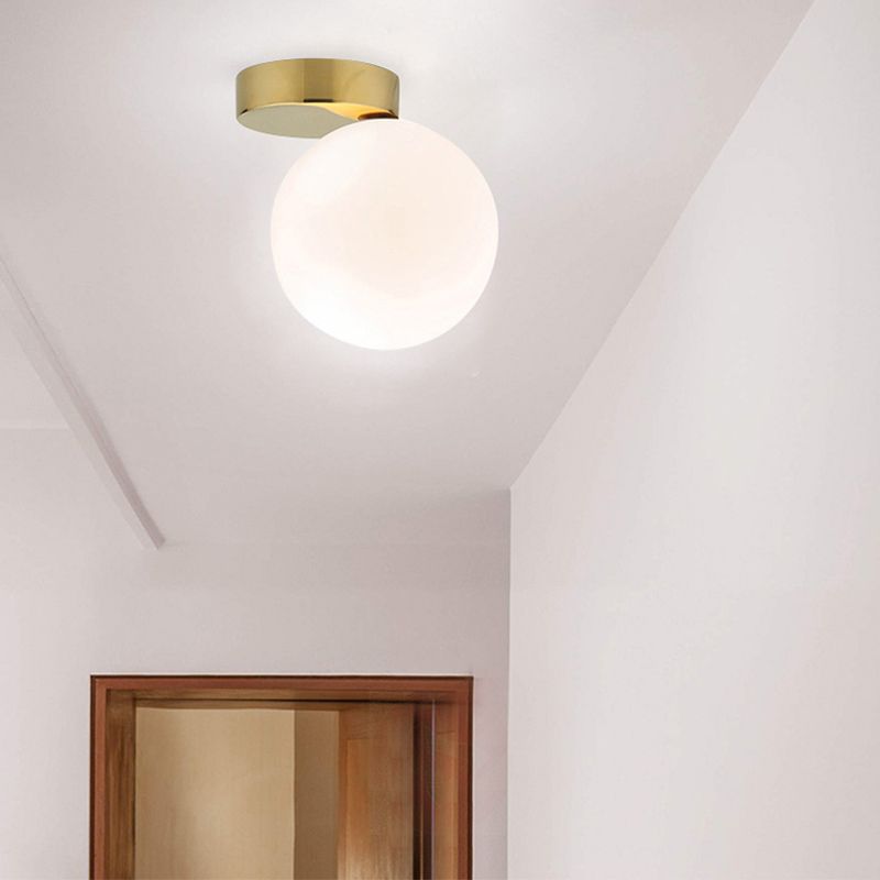 Éclair de mur de boue en verre style moderne.