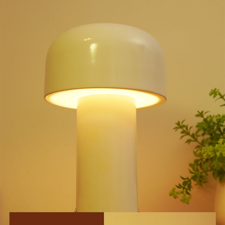 Modern Chargeable Table Lamp 1-Light Desk Light with Iron Shade for Living Room