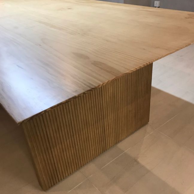 Rechthoekvorm Minimalistische eettafel houten kleur vaste tafel met massief hout