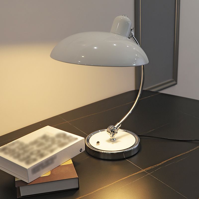 Lampada da tavolo ad arco nordico colorato lampada da tavolo a leggera con metallo per camera da letto