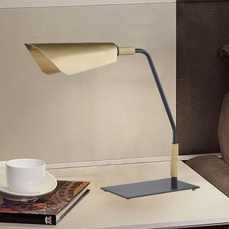 Roll Metal Study Light Colonialism 1 Bulbe Bedroom Night Table Lampe en or avec piédestal rectangle