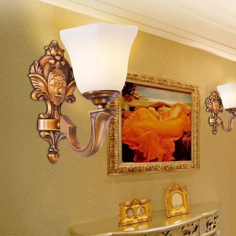 Lámpara de pared de dormitorio rústico de lámpara de 1 luces con tono de vidrio esmerilado hexagonal en latón en latón