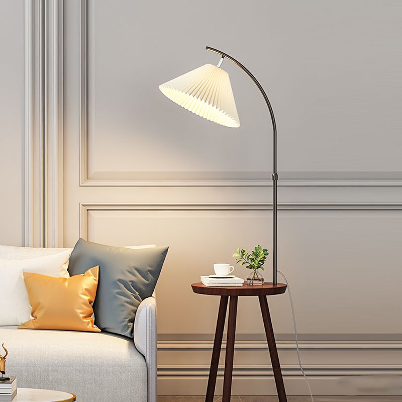 Lámpara de pie colorida nórdica, lámpara de pie con sombra de arpillera y mesa de madera para sala de estar
