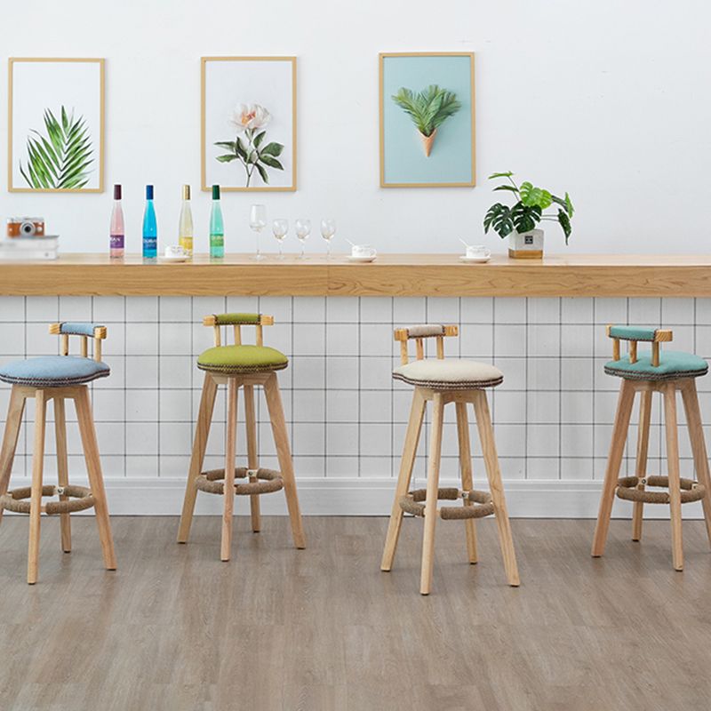 Taburetes escandinavos de madera natural para mostrador, taburetes de bar con respaldo bajo y reposapiés